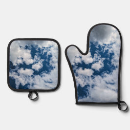 Set De Manoplas A swirl of clouds