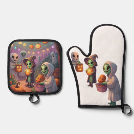 Set De Manoplas Alien Feast | Weird Sci-Fi Christmas Art