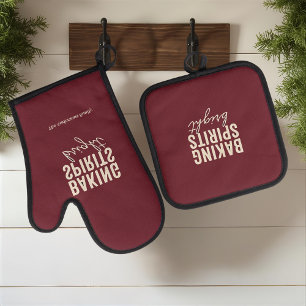 Set De Manoplas Baking Spirits Bright Borgoña Navidad