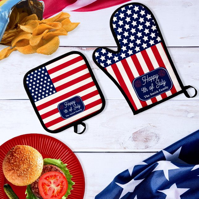 Set De Manoplas Bandera Patriótica de EEUU Feliz 4 de julio, nombr (Red, White and Blue Patriotic U.S. Flag "Happy 4th of July" Family Name Oven Mitt and Pot Holder Set)