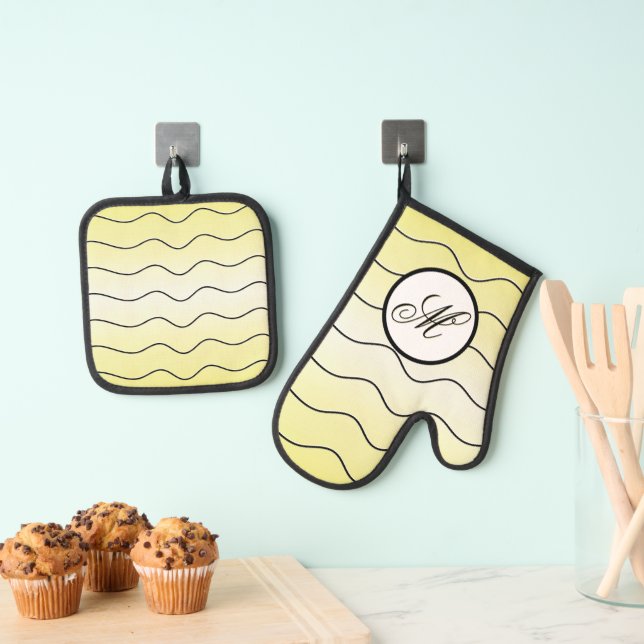 Set De Manoplas Butter Yellow Personal Family Initial (Insitu (colgante))