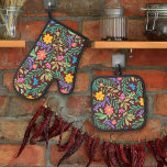Set De Manoplas Cute Bugs Funny Girly Floral Spring Patrón de vera<br><div class="desc">Un bonito patrón colorido perfecto para primavera y verano con flores y adorables compañeros de bichos como libélulas, abejas melíferas, babosas y mariposas. Este diseño único fue diseñado meticulosamente a mano en el iPad Pro. Prepárate para añadir un toque de brillo y encanto a tu cocina con este diseño delicioso....</div>
