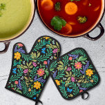 Set De Manoplas Cute Bugs Funny Girly Floral Spring Patrón de vera<br><div class="desc">Un bonito patrón colorido perfecto para primavera y verano con flores y adorables compañeros de bichos como libélulas, abejas melíferas, babosas y mariposas. Este diseño único fue diseñado meticulosamente a mano en el iPad Pro. Prepárate para añadir un toque de brillo y encanto a tu cocina con este diseño delicioso....</div>
