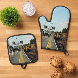 Set De Manoplas El tren, en las vías