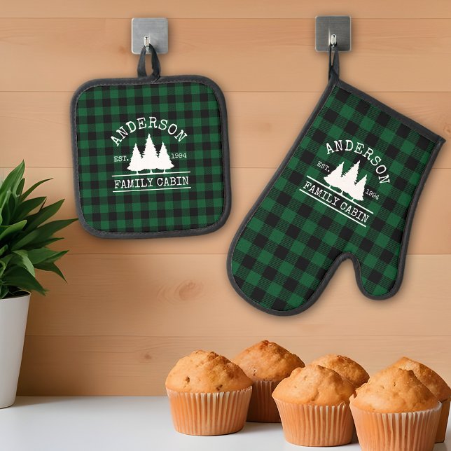 Set De Manoplas Familia Cabina Nombre Green Plaid (A great addition to your kitchen.)