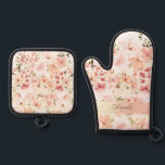 Set De Manoplas Flores de primavera florecientes<br><div class="desc">Diseño de patrones florales sobre fondo blanco. La perfecta idea de regalo romántico. Haga clic en el botón Personalizar para cambiar fuentes,  mover texto y personalizar de su diseño.</div>