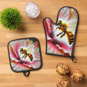 Set De Manoplas La abeja poliniza una flor hibiscus floreciente
