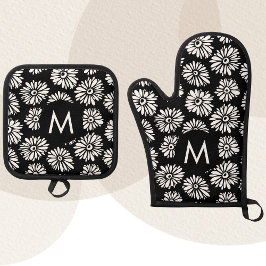 Set De Manoplas Minimalist Groovy Black and White Daisy Monogram