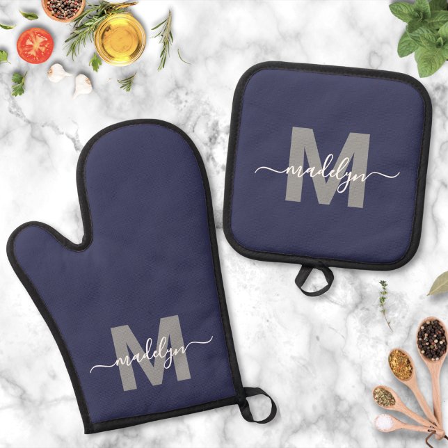Set De Manoplas Monograma Cocina con nombre azul de la marina (Navy Blue Name Monogram Kitchen Oven Mitt & Pot Holder Set)