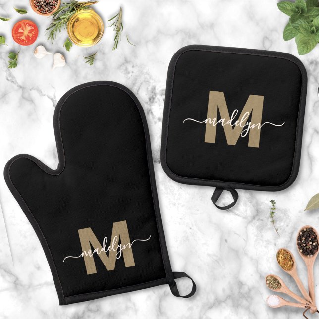 Set De Manoplas Monograma de nombre moderno de oro negro (Black Gold Modern Name Monogram Oven Mitt & Pot Holder Set)