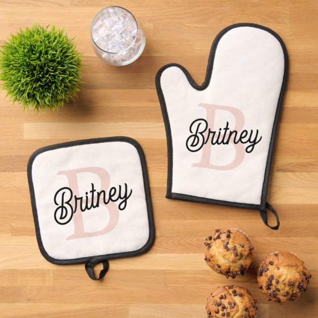 Set De Manoplas Monograma personalizado moderno y nombre Pastel ro (De arriba hacia abajo)