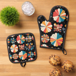 Set De Manoplas Patrón geométrico de flores de arcoíris negro retr