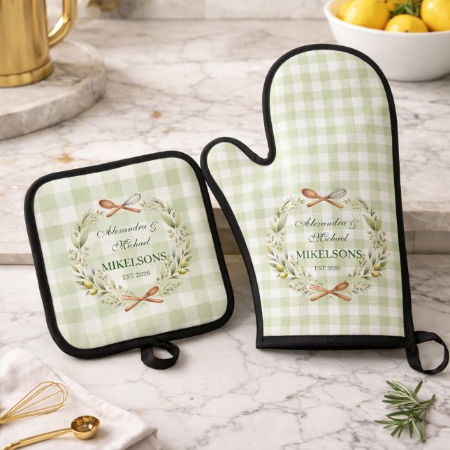 Set De Manoplas Personalized Green Gingham Newlywed Wedding (Subido por el creador)