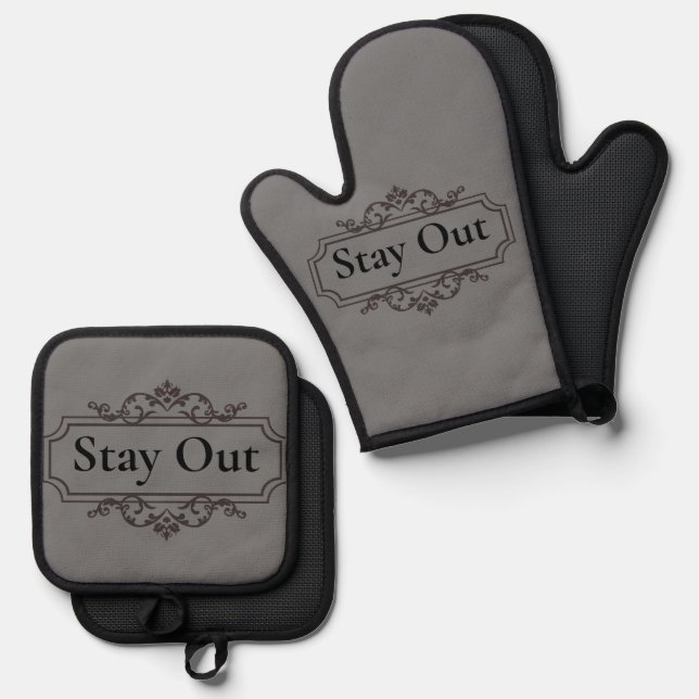 Set De Manoplas Simple Monogramado "Stay Out" | (Anverso/Reverso)