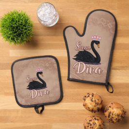 Set De Manoplas The black swan, queen of the water. 