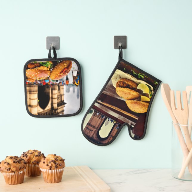 Set De Manoplas Vada Pav Bliss en la puerta de entrada de India en (Insitu (colgante))