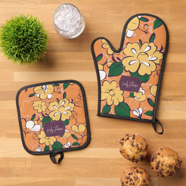 Set De Manoplas Vibrant Orange Yellow Floral Kitchen Custom Name (De arriba hacia abajo)