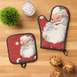 Set De Manoplas Vintage Christmas, Jolly Santa Claus Winning<br><div class="desc">Ho,  ho,  ho,  ¡Feliz Navidad! Diseño de vacaciones de Navidades de ilustracion de época con un alegre y feliz Santa Claus guiñando el ojo como si tuviera un secreto. Él lleva puesto un gorra con hojas huecas.</div>
