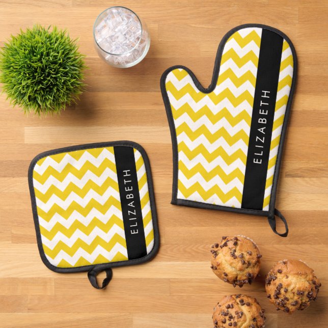 Set De Manoplas Zigzag Amarillo, Chevron Amarillo, Tu Nombre (De arriba hacia abajo)