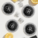 Set De Posavasos Monograma de espuma negra Purpurina plateado perso<br><div class="desc">Personalice fácilmente este elegante diseño de montaña rusa de moda con un purpurina espumoso de plata de bonito sobre un fondo metálico negro cepillado.</div>