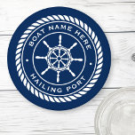 Set De Posavasos Nombre de la embarcación y rueda del buque náutico<br><div class="desc">Monstruo con emblema blanco y elegante de la rueda y cuerda de un barco con nombre personalizado y puerto de accionamiento (u otro texto personalizado) sobre un fondo azul oscuro.</div>