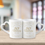 Set De Tazas De Café 50.º Aniversario del Oro Confetti de Polvo<br><div class="desc">Personaliza con los nombres y el año boda de la pareja feliz. Un regalo divertido,  único y personalizable para celebrar el aniversario de los bodas dorados de cualquiera. Diseñado por Thisisnotme©</div>