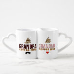 Set De Tazas De Café Abuelo y abuela románticos<br><div class="desc">Para él: las palabras 'tazón de café GRANDPA' y un bigote pequeño. Para ella,  el mismo diseño,  con la palabra GRANDMA y un poco de corazón rojo. Una gran idea para tus mejores abuelos</div>