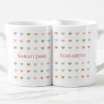 Set De Tazas De Café Amantes Corazones y Nombres<br><div class="desc">Regalo para una pareja recién contratada. Regalo romántico para pareja recién casada o casada. Personaliza con los nombres de cada persona en la parte delantera y trasera.</div>