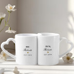 Set De Tazas De Café Clásico Gold Heart Mr. y Mrs. Newlyw Gift<br><div class="desc">Diseñado por el personalizado Mr. and Mrs. coffee mug set para los recién casados con tipografía moderna clásica con diseño de corazón dorado.</div>