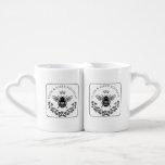 Set De Tazas De Café Logo del nombre de la pareja elegante de la flor d<br><div class="desc">Una elegante y majestuosa pareja de recién casados está adorada con un logo de un amante de la ronda de laurel floral.</div>