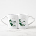 Set De Tazas De Café Palmas Tropicales Círculo de Oro Novia y Groom<br><div class="desc">Foliage Tropical Trendy Greenery y Gold Wreath Circle Personalizado Bride & Groom Nesting His y Her Coffee Mugs - con coronas tropicales. Una idea divertida y recién casada de regalo que se mantiene. en una atrevida paleta de colores de ricos verdes, esmeralda y oro. Este diseño es perfecto para una...</div>
