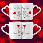 Set De Tazas De Café Pertenecemos juntos a las figuras de palos intelig<br><div class="desc">Celebra tu amor con este adorable conjunto de jarras de la pareja con mangos en forma de corazón, perfecto para compartir esos momentos especiales juntos. Estas encantadoras tazas presentan una linda pareja de garrotes lesbianas sosteniendo globos de corazón rojos, simbolizando el vínculo que los une, haciendo de estas tazas un...</div>