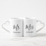 Set De Tazas De Café Simple Sr. y Sra. Last Name Boda recién casada<br><div class="desc">Sencillo tazón de café para parejas con "Mr. and Mrs." en un guión elegante junto con su apellido en negro sobre fondo blanco. Este moderno juego de tazas para café es un gran regalo boda para una novia y un novio.</div>