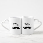 Set De Tazas De Café Sr. y Sr. Mustache & Mustache<br><div class="desc">El regalo perfecto para cualquier pareja,  el diseño divertido y moderno incluye un bigote negro con la frase "Mr.".</div>