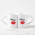 Set De Tazas De Café Sra. y la Sra. Lips y Lips<br><div class="desc">El regalo perfecto para cualquier pareja,  el diseño divertido y moderno incluye los labios rojos con la frase "Mrs.".</div>