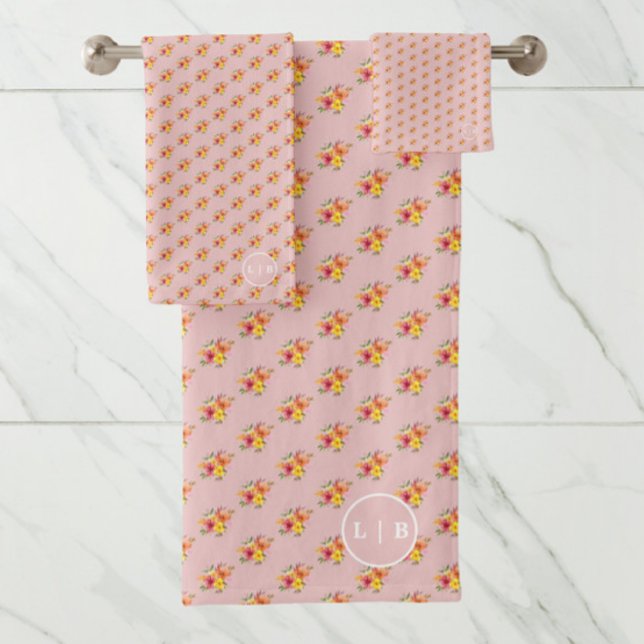 Set de toallas de baño con flores rosadas (Subido por el creador)