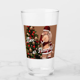 Sexy Santa Chica cerca del árbol de Navidad