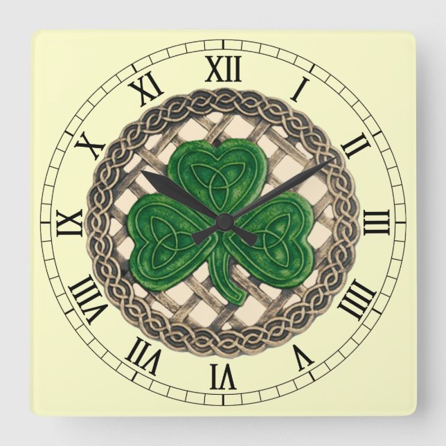 Shamrock beige y nudos celtas reloj numérico roman (Anverso)