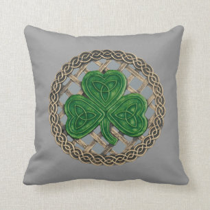 Shamrock gris y nudos celtas almohada reversible