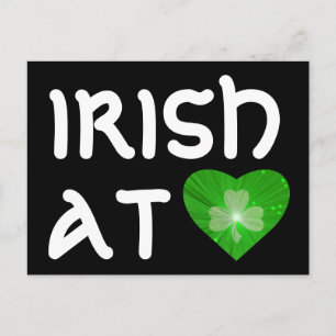 Shamrock Heart 'Irlandés at Heart' postal negro