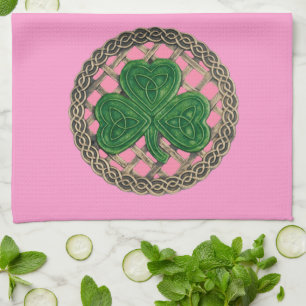 Shamrock rosa en toalla de cocina de nudos celtas