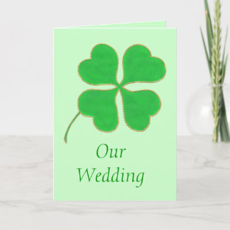 Shamrock verde, puntos dorados tarjetas de invitac