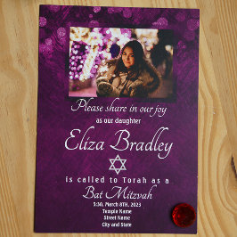 Shimmery Violet Bat Mitzvah Invitación con estrell
