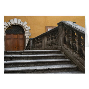 Siena, Toscana, Italia - Vista en ángulo bajo de
