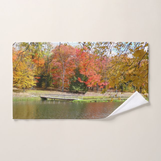 Siete Springs Fall Bridge III Paisaje de Otoño (Toalla de mano)