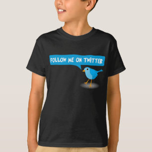 Sígame en la camiseta azul de los muchachos de lo