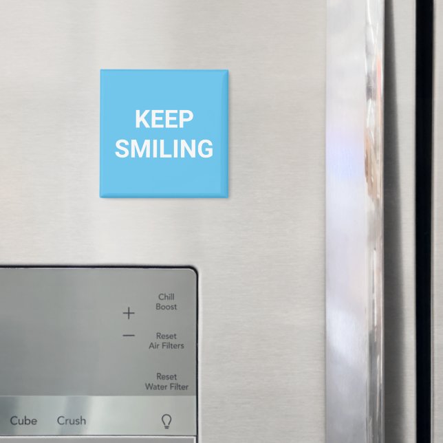 Sigue sonriendo, cielo azul blanco imán (In situ (nevera))