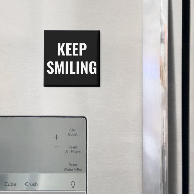 Sigue sonriendo, imán blanco negro (In situ (nevera))