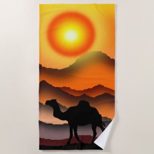 Silhouette de camello en la toalla de playa desért