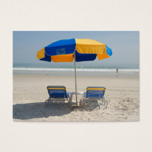 sillas de playa vacías